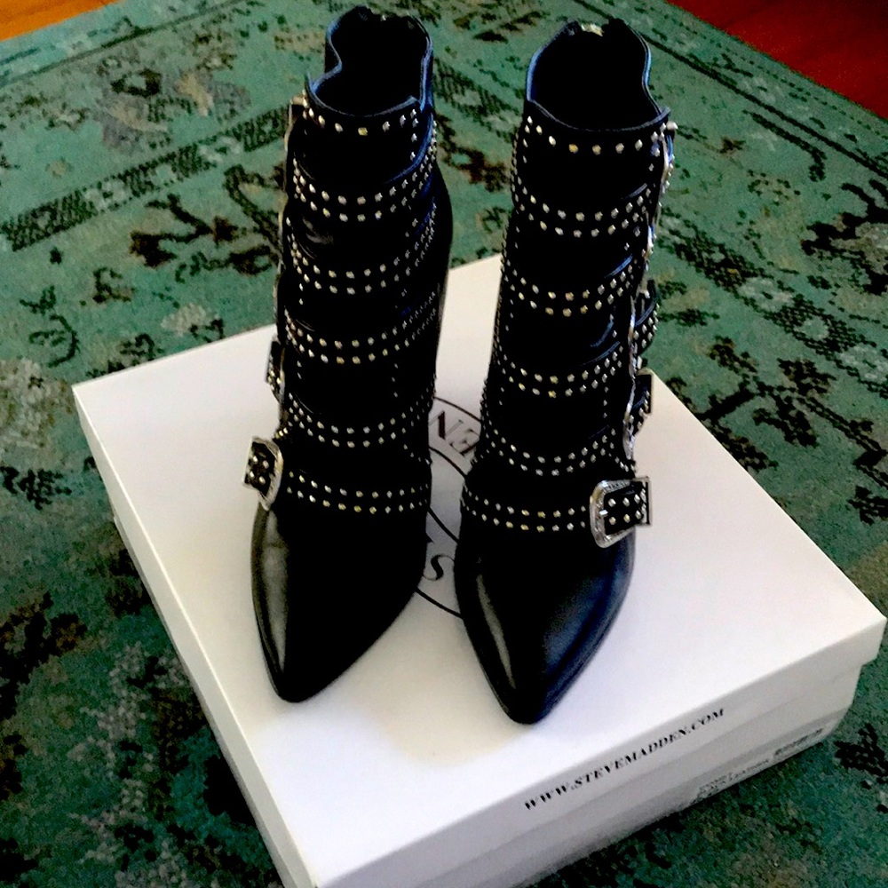 Super Groovy silver and black Steve boots